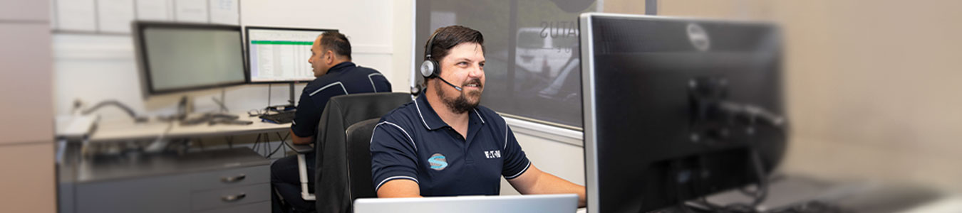 connectme man computer